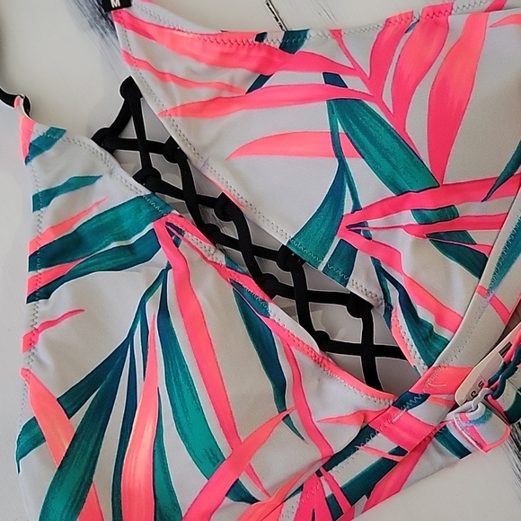 Pink swim top, size Medium - Picture 4 of 5